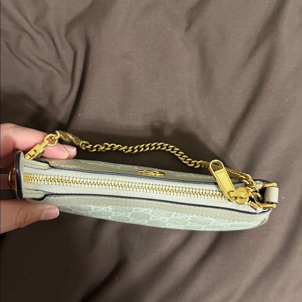 Gucci Beige and Gold Shoulder Bag - Picture 2 of 4